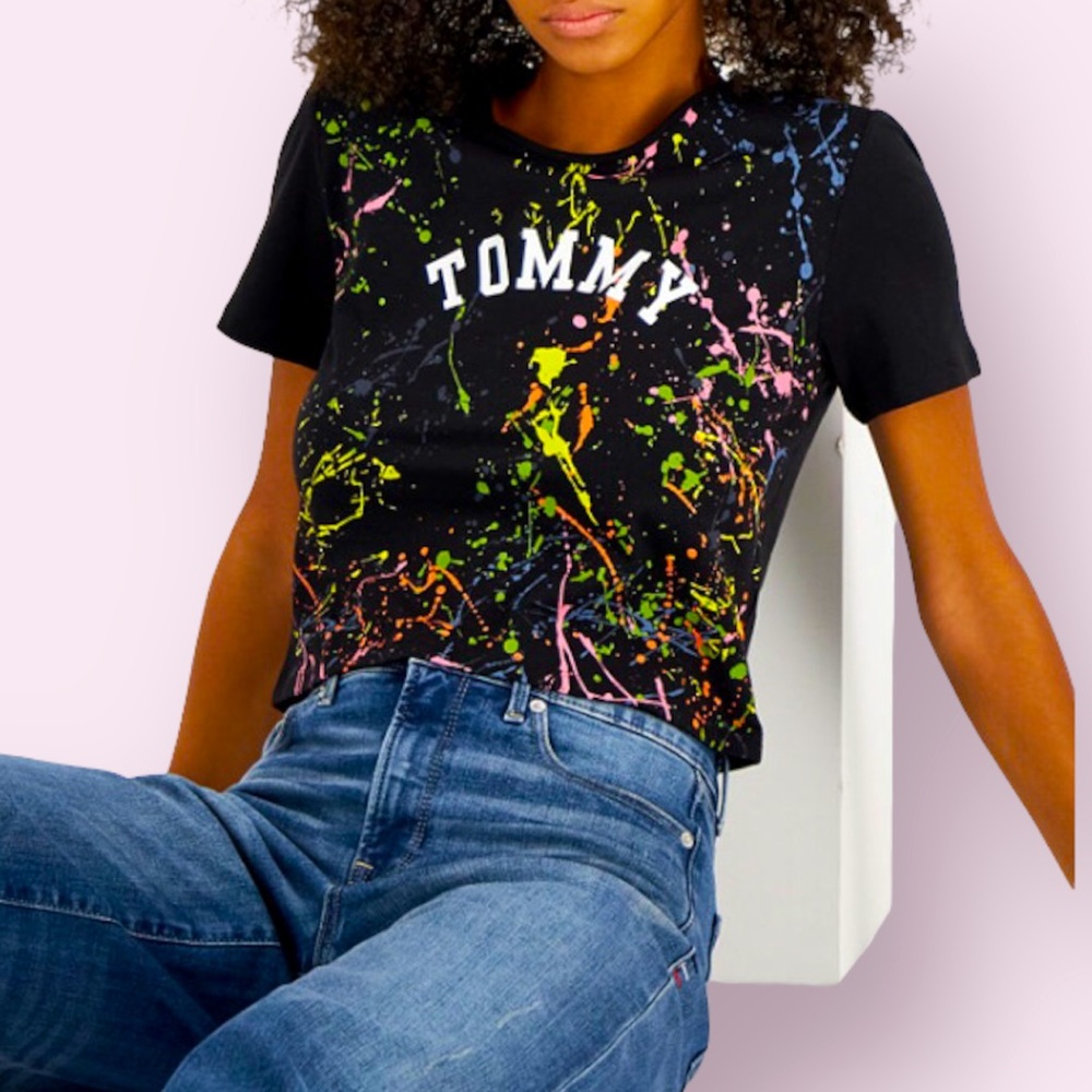 NWT! Tommy Hilfiger Paint Splatter Cropped Tee in Juniors Medium, Blk
